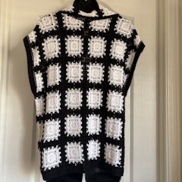 Rain + Rose Crochet Lace Top - NWT - Picture 2 of 6